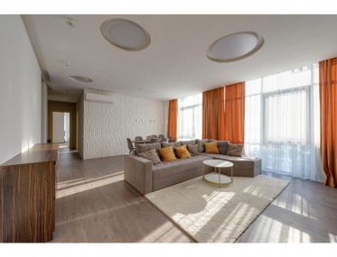 3-bedroom apartment in the complex "Novopecherskie Lipki" photo 1