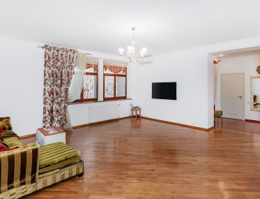 Rent 3-bedroom apartment photo 2