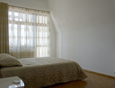 Rent 2-bedroom apartment photo 4