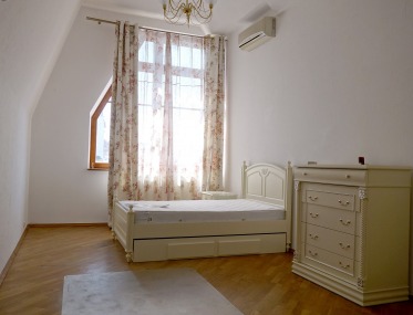 Rent 2-bedroom apartment photo 2