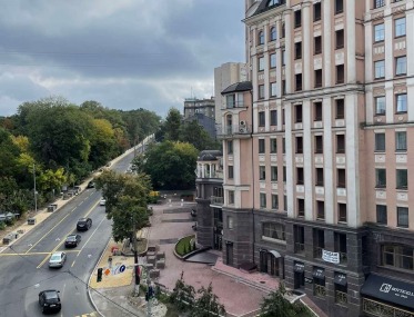 Rent of a 1-bedroom VIP-level apartment in the historical center photo 1