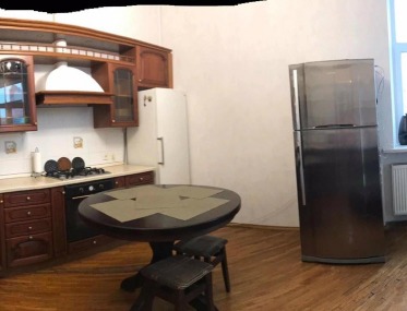 A  spacious apartment on Lva Tolstoho Square photo 1