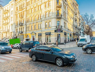 2-room apartment in the tsarist era house photo 1
