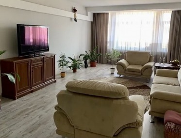 Sale big four room apartment with staning view photo 4