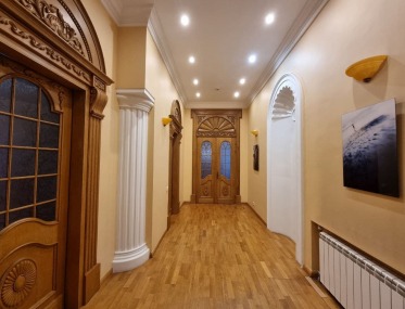 Exclusive Two-Level Apartment in the Heart of Kyiv photo 4