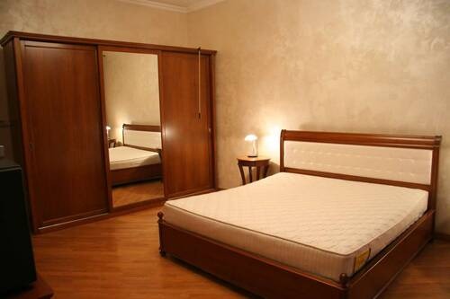 Sell 2-room apartment. Киев, Малоподвальная, 1/7 — photo 1