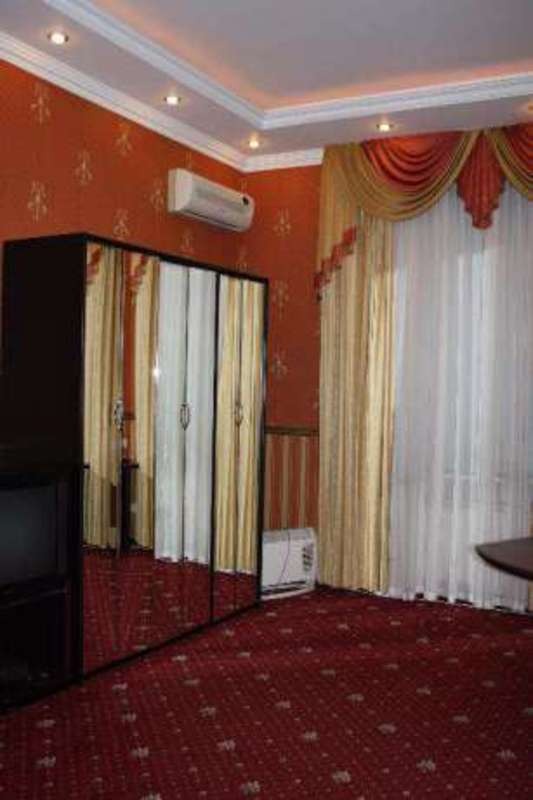 Sell 4-room apartment. Киев, Софиевская, 4 — photo 1
