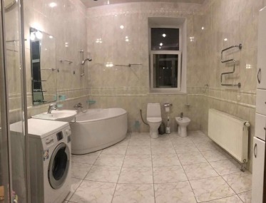 A  spacious apartment on Lva Tolstoho Square photo 3