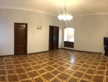 A  spacious apartment on Lva Tolstoho Square photo 4