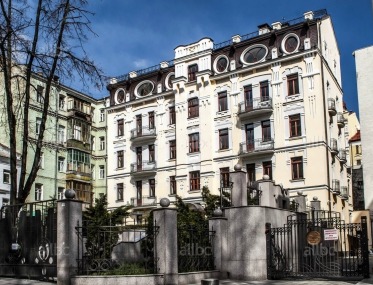 A building near Maidan Nezalezhnosti photo 1