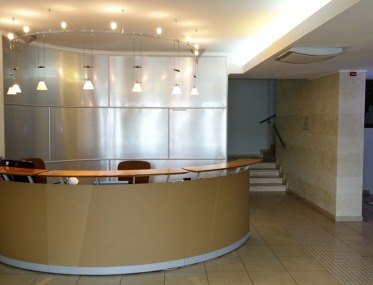 Будівля біля Контрактової площі фото 1