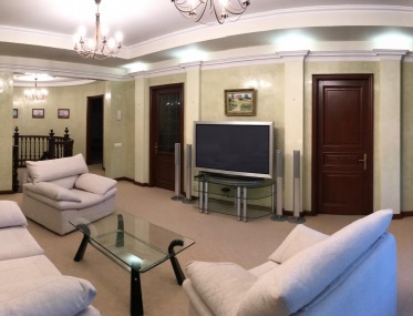 Rent of 3-bedroom apartment in the prime center photo 3