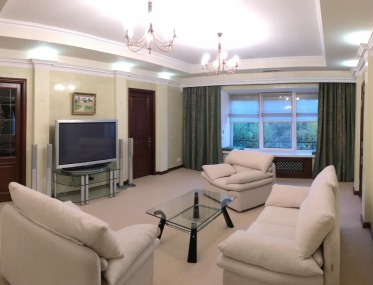 Rent of 3-bedroom apartment in the prime center photo 4