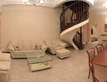 Rent of 3-bedroom apartment in the prime center photo 1