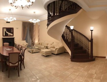 Rent of 3-bedroom apartment in the prime center photo 2