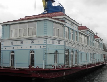 Несамохідне судно "Київський Версаль" фото 1