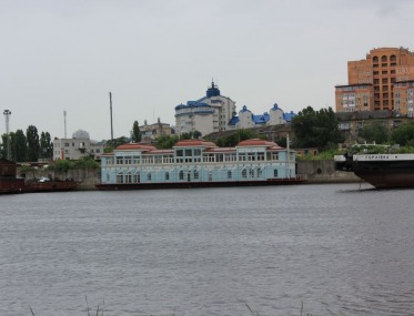 Несамохідне судно "Київський Версаль" фото 2