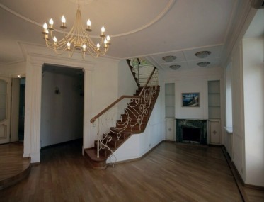 3-bedroom apartment in the historycal center of Kyiv photo 1